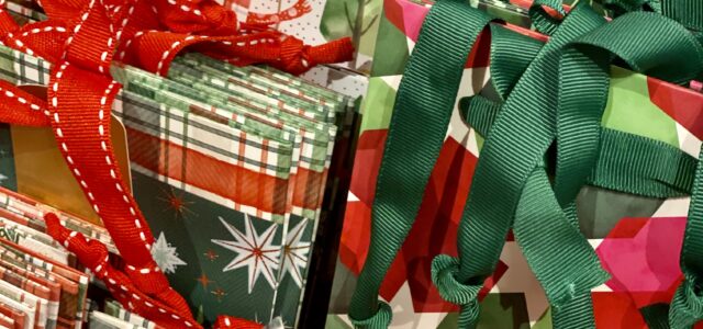 Bald beginnt die Zeit der kleinen Freuden – und was wäre der Advent ohne liebevoll gestaltete Details? Ob Adventskalender, schöne Schreibwaren für deinen Adventskalender, handgeschriebene Grüße, oder Papeterie für festliche Momente – bei uns findest du alles, was Herz und Handschrift erfreut. Mach deinen Advent besonders: mit kleinen Dingen, die [&hellip;]