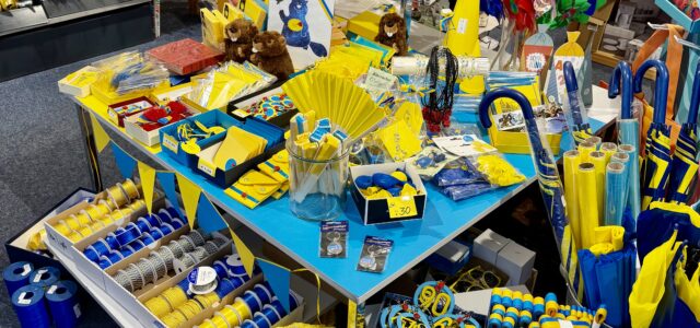 Benötigst du Geschenke für den Jahrgängerumzug, das Schützentheater oder Mitbringsel für Partys? Wir haben für jeden Geldbeutel und jeden Anlass wunderschöne Geschenke. Überzeuge dich selbst und schau‘ vorbei. In diesem Sinne a scheena Schütza.